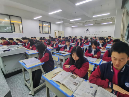 艺考生文化课逆袭秘籍：成都新学高考培训心得大揭秘  