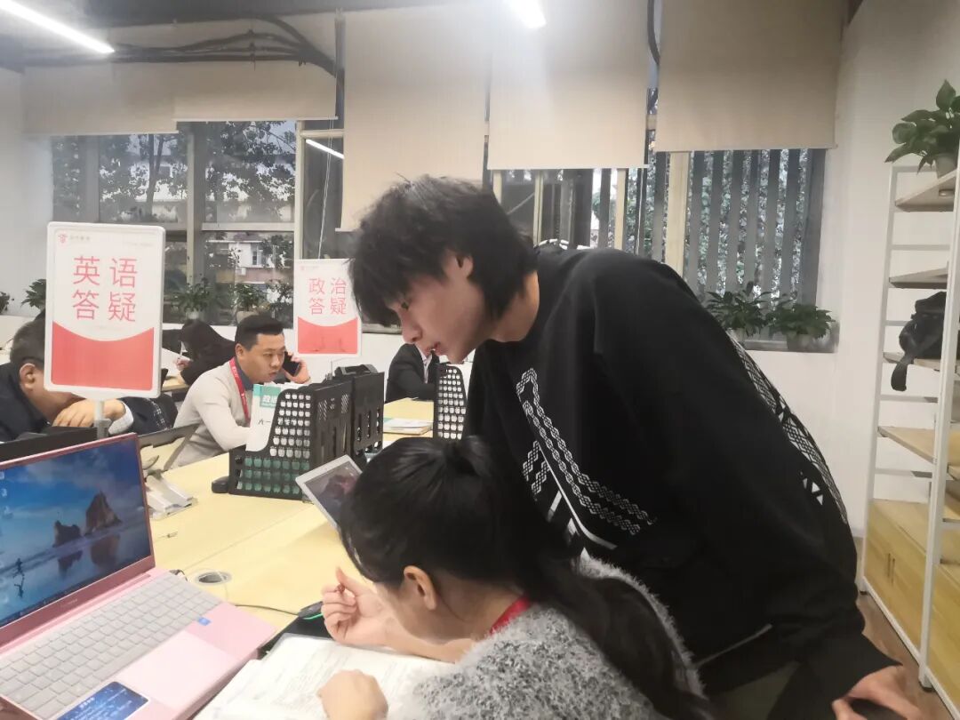 告别 “一刀切” 课堂!新学高考分层走班制,为高三提分按下 “加速键”(图1) 告别 “一刀切” 课堂!新学高考分层走班制,为高三提分按下 “加速键”(图1)